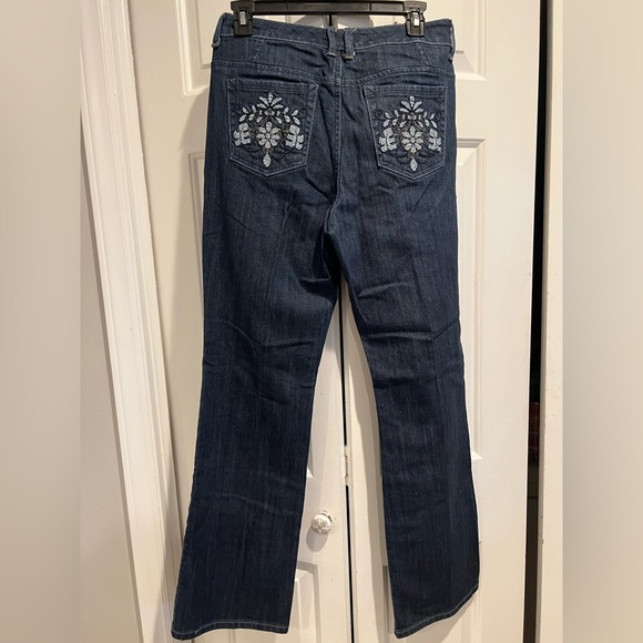 CHICOS Platinum Blue Jeans with Blue Floral Embroidered Back Pockets - Picture 10 of 11
